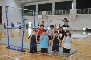 段違い平行棒バックに２