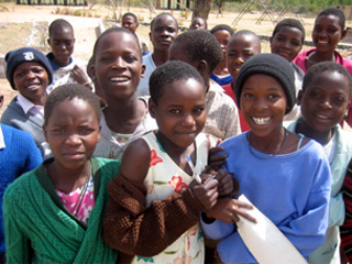 村の子供たち（ジンバブエ東部にて）