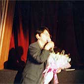 舞台挨拶する槙坪さん
